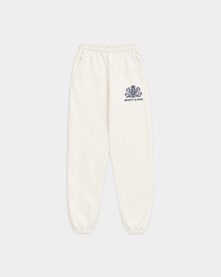 Wearing the Brianno SR Hotel Jogger in Off White and a white hoodie, the person completes their look with yellow-accented sneakers while standing against a plain white background.