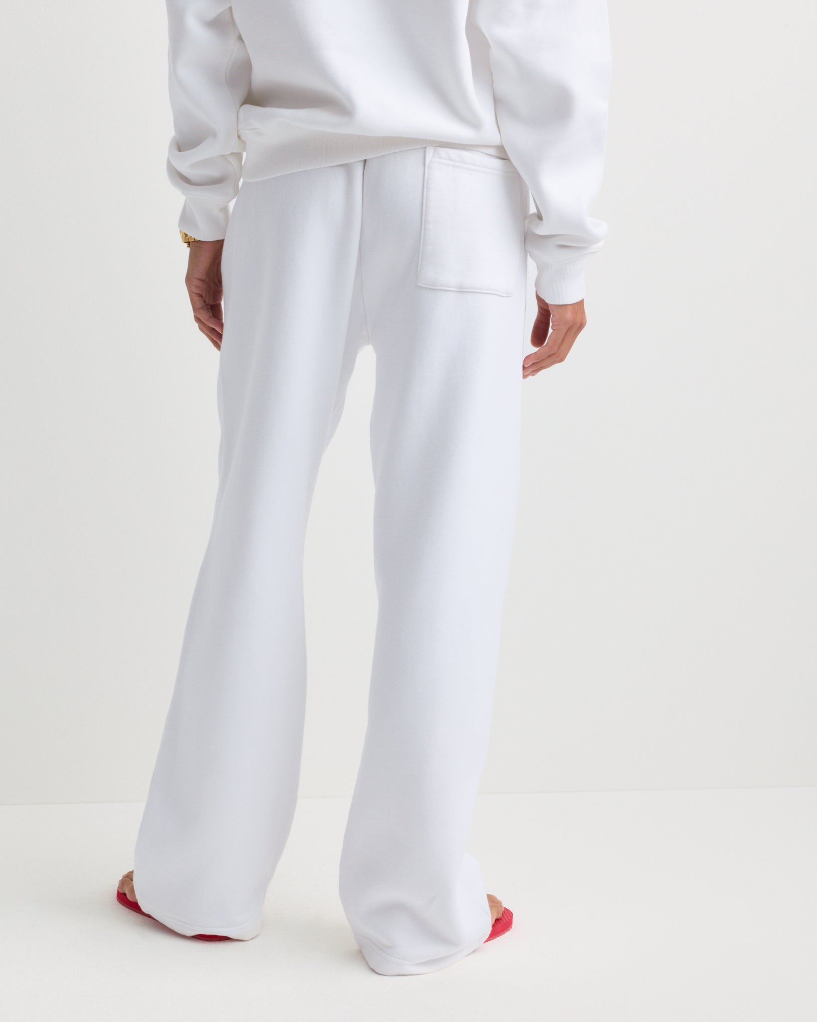 Bennett Serif Logo Baggy Sweatpant - White – Sporty & Rich