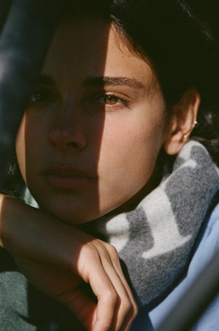 Big Serif Scarf - Gray