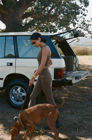 Serif Logo Legging - Toffee/White