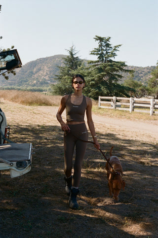 Serif Logo Sports Tank - Toffee/White