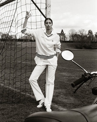 V-Neck Sweatshirt - Cream/Navy